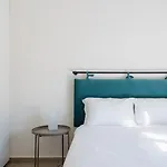 Bluewood Retreat|cozy Vintage 3bdr Heart Apartment Nicosia