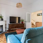 Bluewood Retreat|cozy Vintage 3bdr Heart Apartment Nicosia
