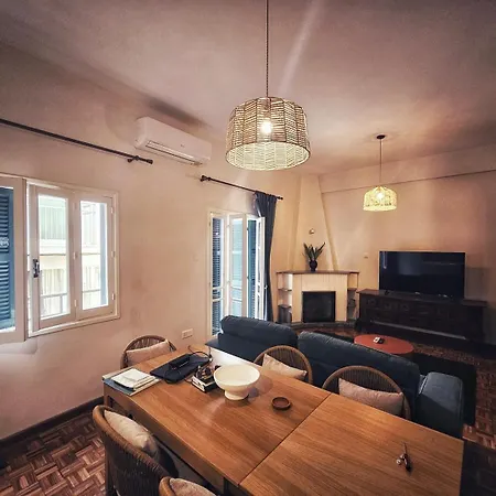 Bluewood Retreat|cozy Vintage 3bdr Heart Nicosia