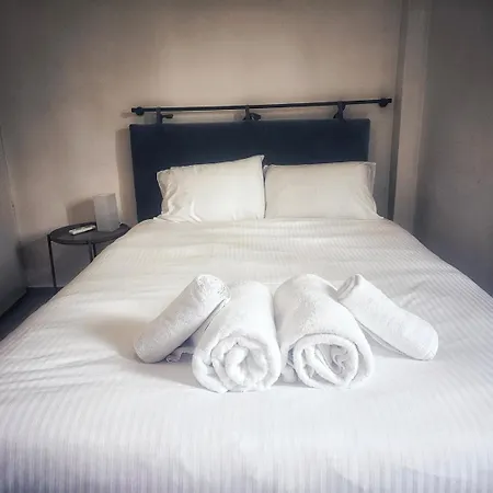 Apartment Bluewood Retreat|cozy Vintage 3bdr Heart Nicosia