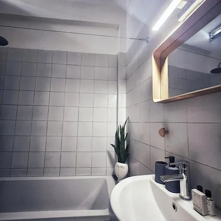 Bluewood Retreat|cozy Vintage 3bdr Heart نيقوسيا