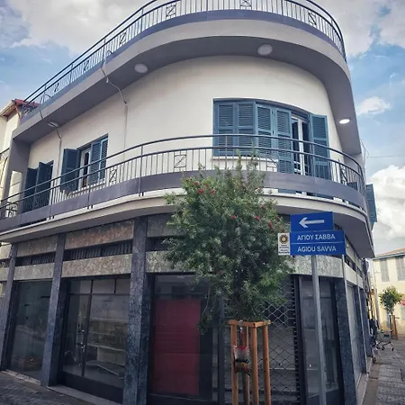 Bluewood Retreat|cozy Vintage 3bdr Heart Nicosia