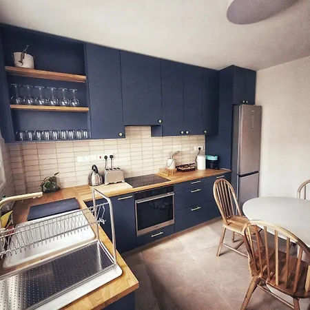 Apartment Bluewood Retreat|cozy Vintage 3bdr Heart *