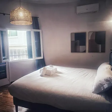 Bluewood Retreat|cozy Vintage 3bdr Heart Apartment Nicosia