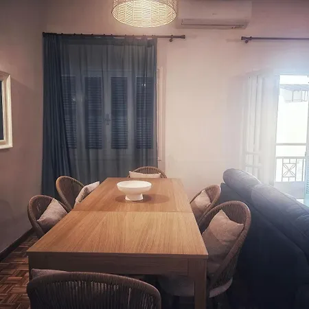 Bluewood Retreat|cozy Vintage 3bdr Heart Apartment Nicosia