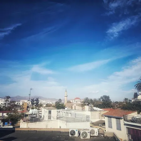 Apartment Bluewood Retreat|cozy Vintage 3bdr Heart Nicosia