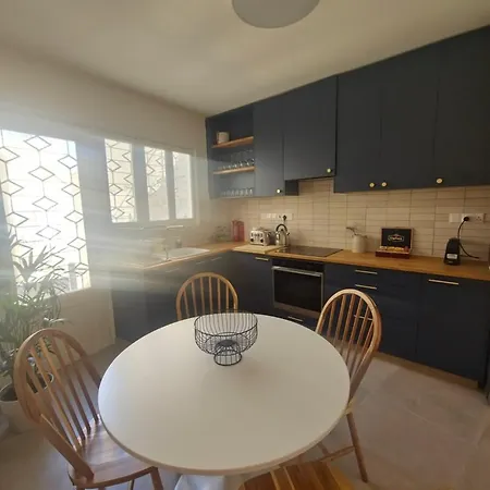 Apartment Bluewood Retreat|cozy Vintage 3bdr Heart