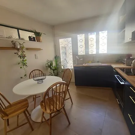 Apartment Bluewood Retreat|cozy Vintage 3bdr Heart