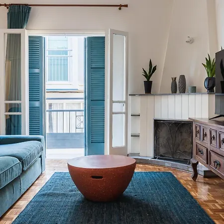 Bluewood Retreat|cozy Vintage 3bdr Heart Nicosia