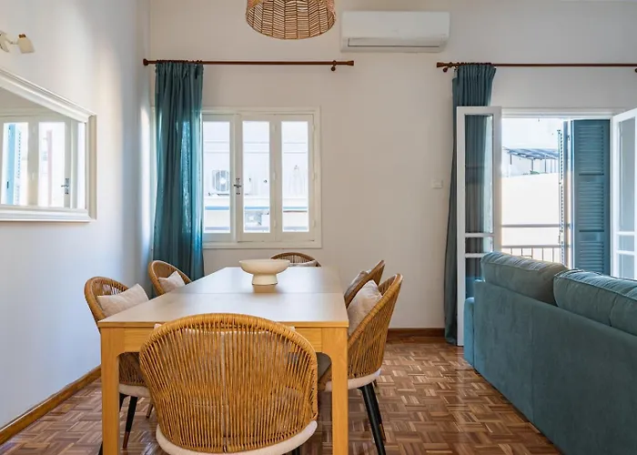 アパート Bluewood Retreat|cozy Vintage 3bdr Heart ニコシア